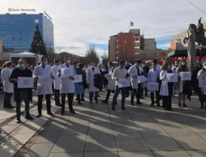 UZMAN DOKTORLAR PROTESTO DÜZENLEDİ