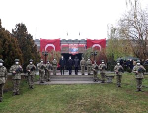 AKAR, KOSOVA’DA MEHMETÇİK İLE BİRARAYA GELDİ