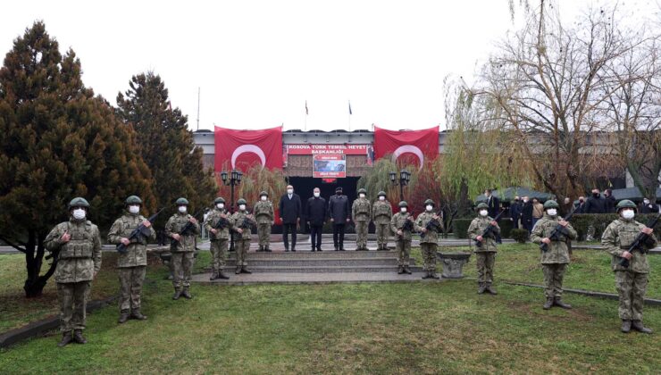 AKAR, KOSOVA’DA MEHMETÇİK İLE BİRARAYA GELDİ