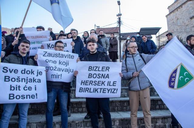 PRİZREN’DE BOSNA HERSEK’E DESTEK YÜRÜYÜŞÜ DÜZENLENDİ