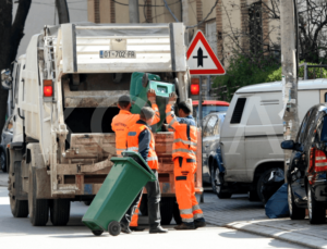 PRİŞTİNE’DE GÜNDE 300 TON ÇÖP TOPLANIYOR