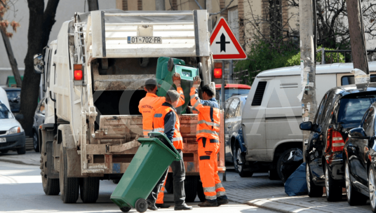 PRİŞTİNE’DE GÜNDE 300 TON ÇÖP TOPLANIYOR