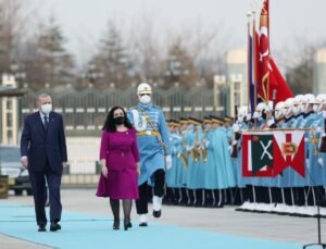 CUMHURBAŞKANI OSMANİ, ERDOĞAN TARAFINDAN RESMİ TÖRENLE KARŞILANDI