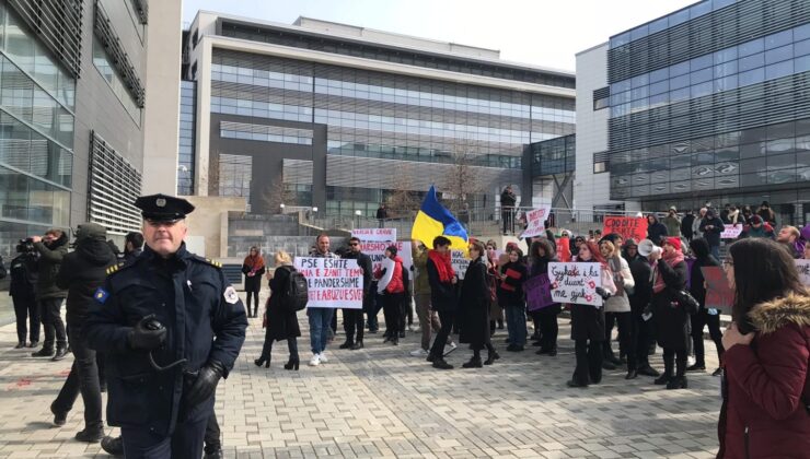 8 MART DÜNYA KADINLAR GÜNÜNDE KADIN CİNAYETLERİ PROTESTO EDİLDİ