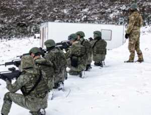 ABD ÖZEL KUVVETLERİ, KOSOVA ASKERLERİNİ EĞİTİYOR