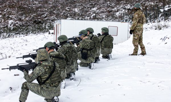 ABD ÖZEL KUVVETLERİ, KOSOVA ASKERLERİNİ EĞİTİYOR