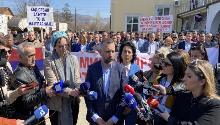 KOSOVALI SIRPLAR KUZEYDE PROTESTO DÜZENLİYOR