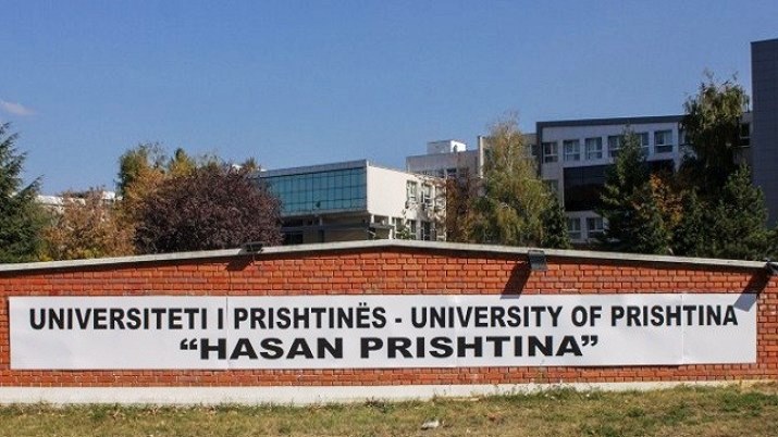 “HASAN PRİSHTİNA” ÜNİVERSİTESİ’NİN İSMİNİN DEĞİŞTİRİLMESİ GİRİŞİMİ PROTESTO EDİLDİ