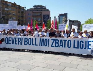 PROTESTO NEDENİYLE EĞİTİME BİR GÜNLÜK ARA