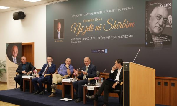 SKANDAL- TERÖR ÖRGÜTÜ FETÖ LİDERİNİ ÖVEN KİTAP PRİŞTİNE’DE TANITILDI