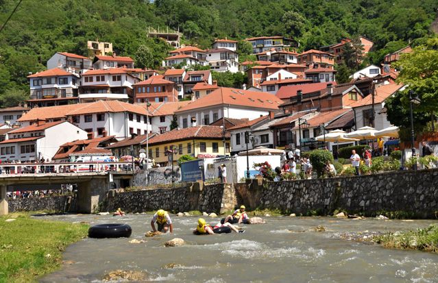 PRİZREN’DE ŞAMBREL İLE RAFTİNG YARIŞMASI DÜZENLENDİ