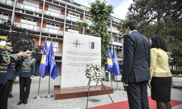 KOSOVA’DA ÖLEN NATO ASKERLERİ ANILDI