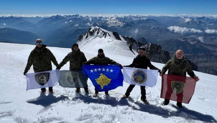 FSK ASKERLERİ BONT BLANC ZİRVESİNE TIRMANDI