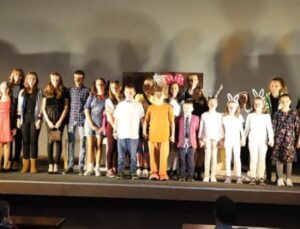 “ART THEATRE” ALKIŞ TOPLAYAN OYUN SAHNELENDİ