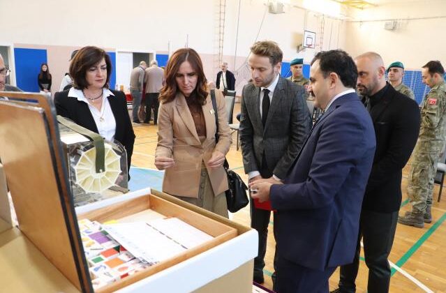 TÜRKİYE’DEN KOSOVA’DAKİ ÖZEL EĞİTİM ÖĞRENCİLERİNE DERS MATERYALİ YARDIMI