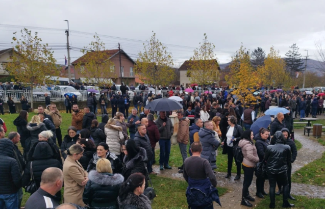 GRAÇANİTSA SIRPLARINDAN, KUZEYDEKİ SIPLARA DESTEK PROTESTOSU