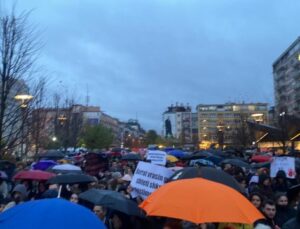 PRİŞTİNE’DE KADIN CİNAYETLERİ PROTESTO EDİLDİ