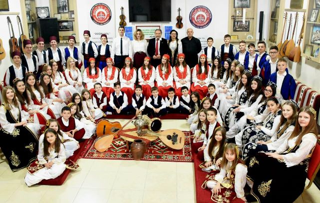 “DOĞRU YOL” DERNEĞİ’NDE HALK DANSLARI KOLLARINDAN YOĞUN ÇALIŞMA