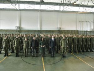 HÜKÜMET, KOSOVA ORDUSUNDA YAŞANAN AYRILMALARDAN DOLAYI ENDİŞELİ