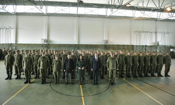 HÜKÜMET, KOSOVA ORDUSUNDA YAŞANAN AYRILMALARDAN DOLAYI ENDİŞELİ