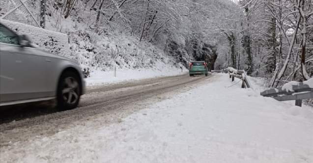 SLOVENYA’DA YOĞUN KAR YAĞIŞI BÜYÜK SORUNLARA YOL AÇTI