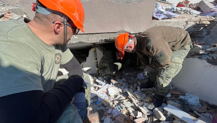 HATAY’DA BULUNAN FSK ASKERİ ARAMA KURTARMA ÇALIŞMALARINI ANLATTI (VİDEO)