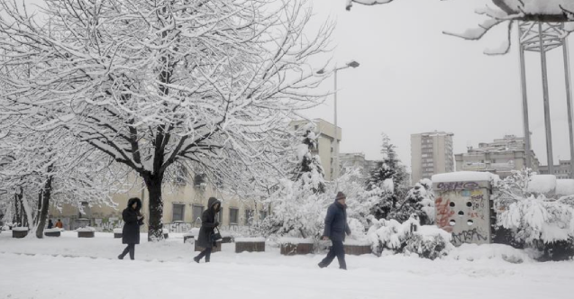 BÖLGEDE YOĞUN KAR YAĞIŞI HAYATI FELÇ ETTİ