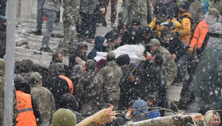 TÜRKİYE’DEKİ DEPREMİN BÜYÜKLÜĞÜ 7. 7 OLARAK GÜNCELLENDİ