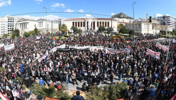 YUNANİSTAN’DA TREN KAZASINA KARŞI BÜYÜK GREV