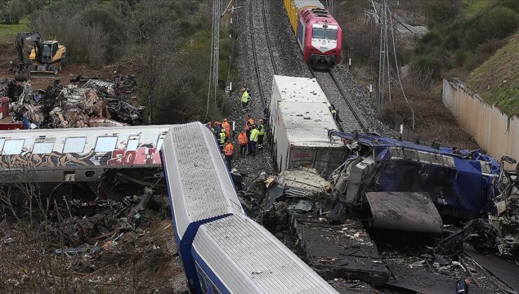 YUNANİSTAN’DA TREN KAZASINDA ÖLENLERİN SAYISI 57’YE YÜKSELDİ