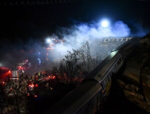  YUNANİSTAN’DA TREN KAZASINDA 38 KİŞİ HAYATINI KAYBETTİ