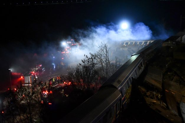  YUNANİSTAN’DA TREN KAZASINDA 38 KİŞİ HAYATINI KAYBETTİ