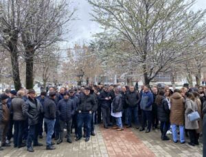 HEMŞERİLER YENİ MAAŞLAR YASASI’NI PROTESTO ETTİ