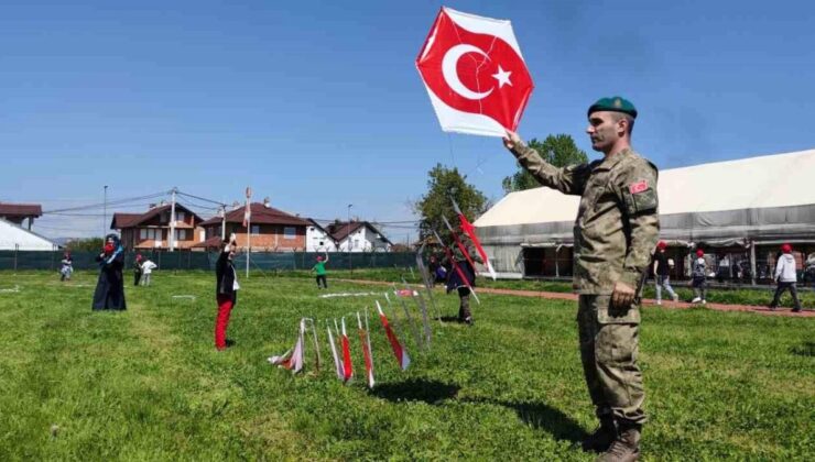 MEHMETÇİK KOSOVA’DAKİ 23 NİSAN KUTLAMALARINDA ÇOCUKLARLA OYUNLAR OYNADI