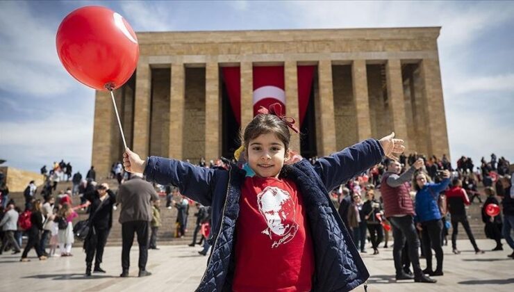 TÜRKİYE’DE 23 NİSAN ULUSAL EGEMENLİK VE ÇOCUK BAYRAMI KUTLANIYOR