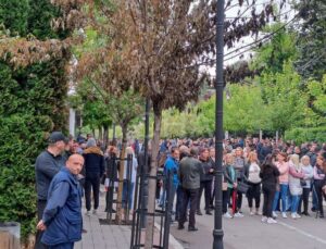 KUZEYDEKİ SIRPLAR PROTESTOLARINA DEVAM EDİYOR