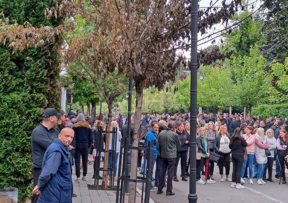 KUZEYDEKİ SIRPLAR PROTESTOLARINA DEVAM EDİYOR