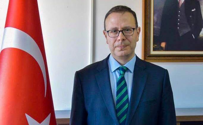 BÜYÜKELÇİ ANGILI KOSOVAPORT’A KONUŞTU: KUZEYDEKİ GERİLİME TEK ÇÖZÜM DİYALOG