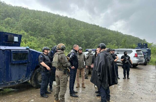 SIRBİSTAN; KOSOVA POLİSLERİ KAÇIRILMADI SINIRDA YAKALANDILAR