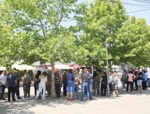 GRAÇANİTSA’DA SIRPLAR’DAN PROTESTO GÖSTERİSİ