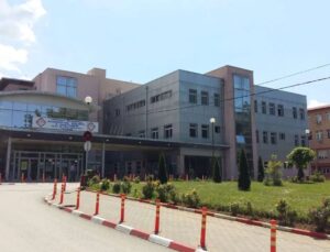 MAHKEME, PRİZREN’DE GÖZALTINA ALINAN ÜÇ DOKTOR HAKKINDA KARARINI VERDİ