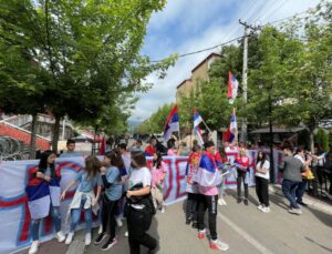 ZVEÇAN’DAKİ PROTESTO GÖSTERİLERİNE ÖĞRENCİLER DE DAHİL EDİLİYOR