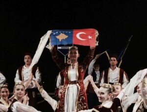 “GERÇEK” DERNEĞİ FOLKLOR EKİBİ TRABZONLULARI COŞTURDU