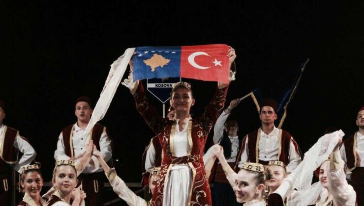 “GERÇEK” DERNEĞİ FOLKLOR EKİBİ TRABZONLULARI COŞTURDU