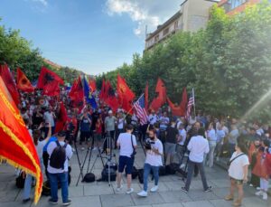 KOSOVA GAZİLERİNDEN PROTESTO GÖSTERİSİ