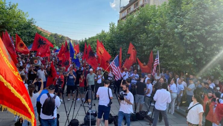 KOSOVA GAZİLERİNDEN PROTESTO GÖSTERİSİ