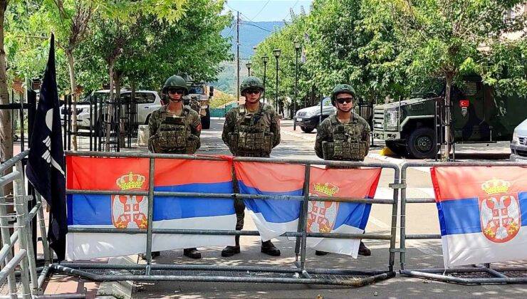 TÜRK KOMANDOLARI KOSOVA’DA 38 DERECE SICAĞIN ALTINDA NÖBETE DEVAM EDİYOR