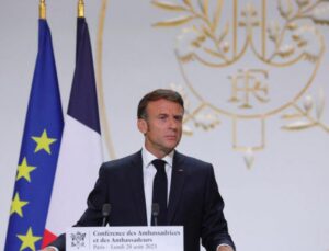 MACRON’DAN KOSOVA VE SIRBİSTAN’A UYARI