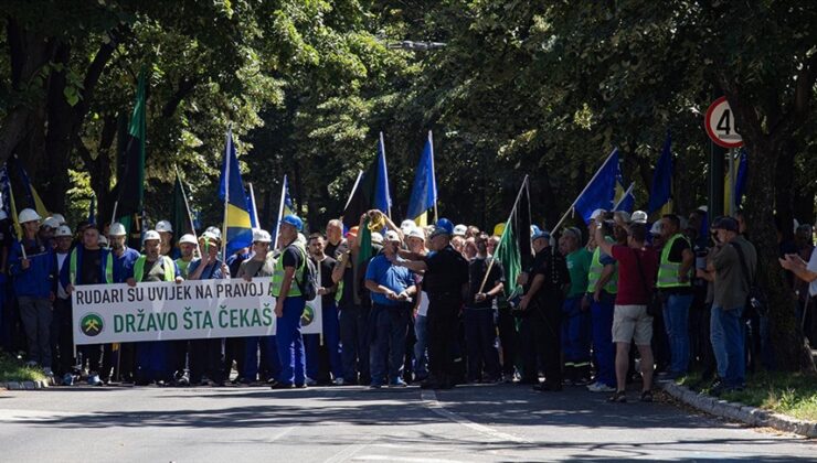 BOSNA HERSEKLİ MADENCİLER PROTESTO DÜZENLEDİ