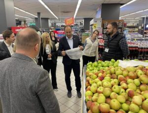 ÇEVRE BAKANI LİBURN ALİU, BÜYÜK MARKETLERDE TEFTİŞTE BULUNDU